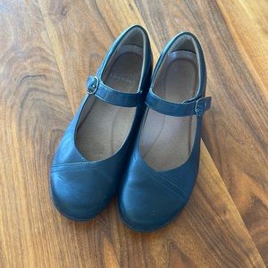 Dansko Fawna dark navy Mary Jane.